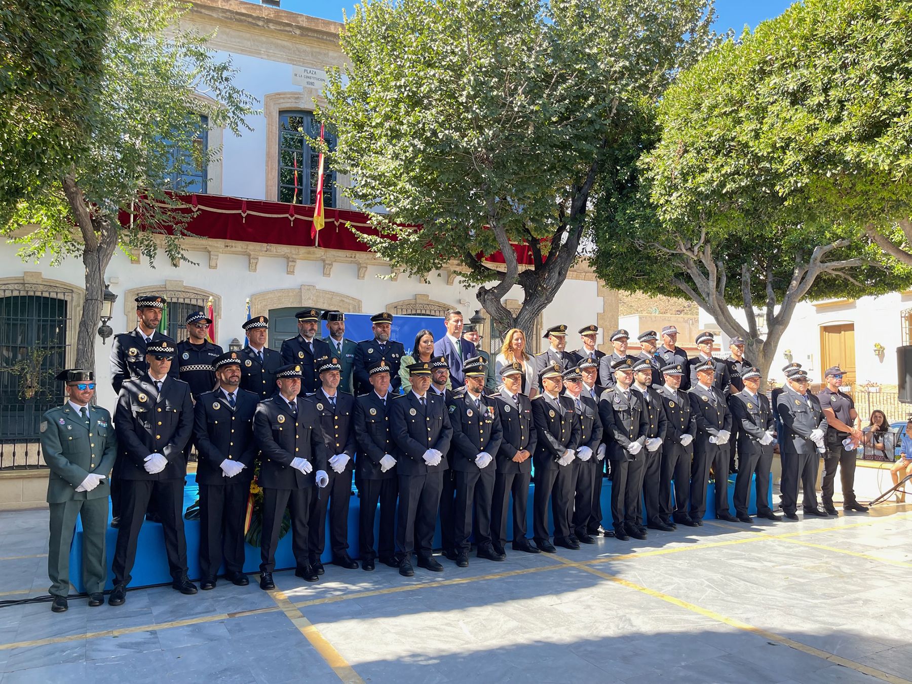 El Ayuntamiento de Níjar homenajea a su Policía Local con un acto institucional solemne y emotivo