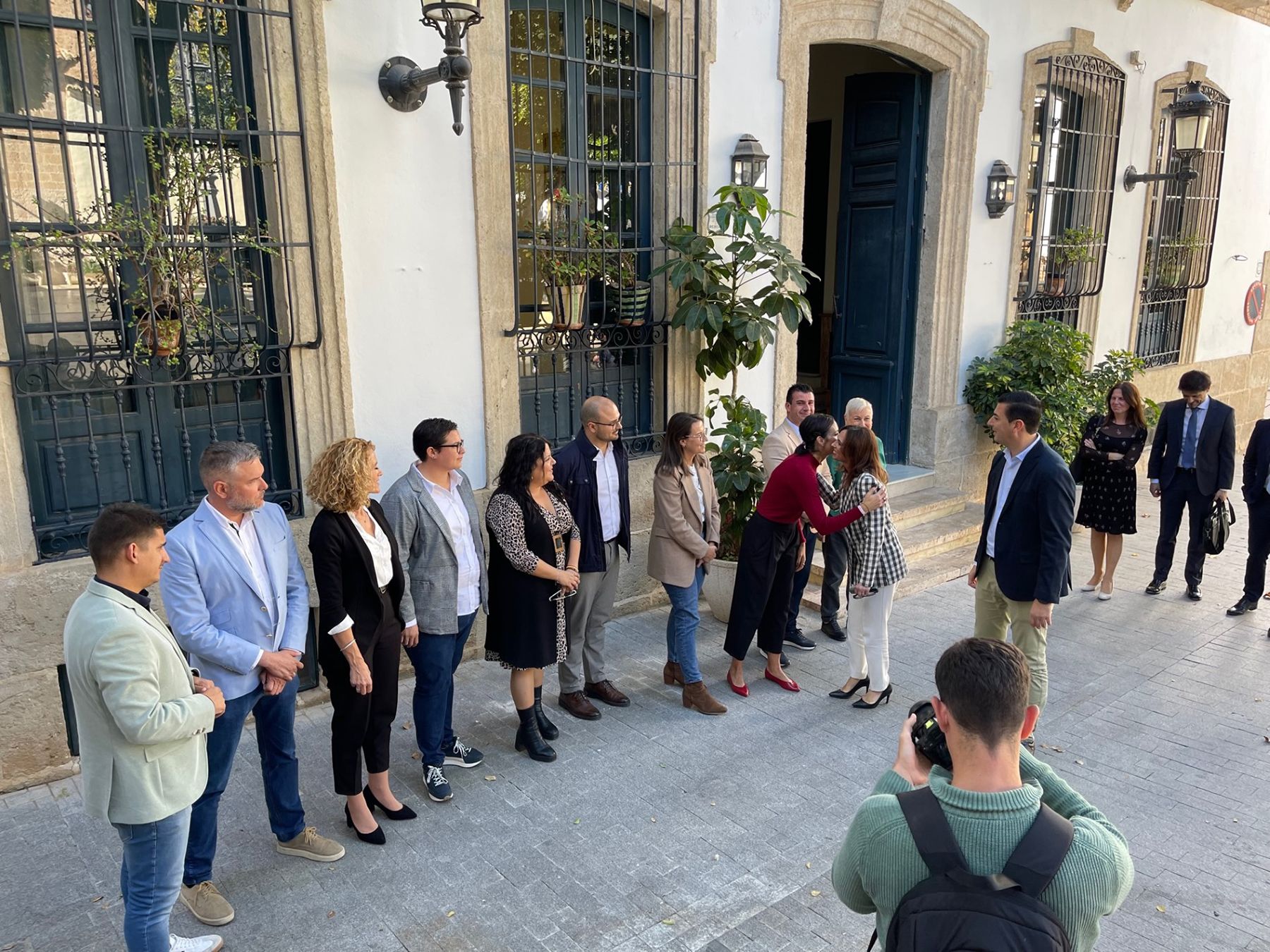 El alcalde de Níjar recibe a la consejera de Fomento de la Junta