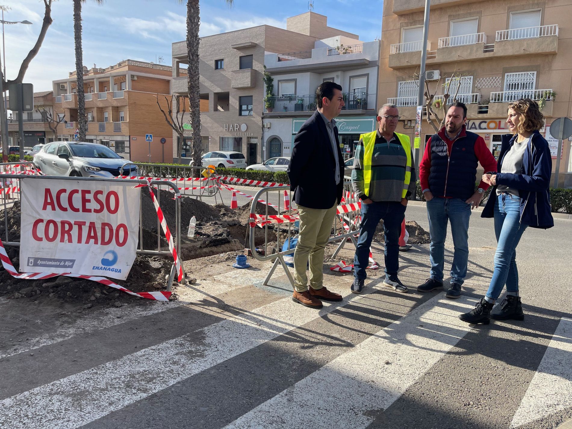 José Francisco Garrido supervisa las obras de renovación de la red de abastecimiento de agua en Campohermoso