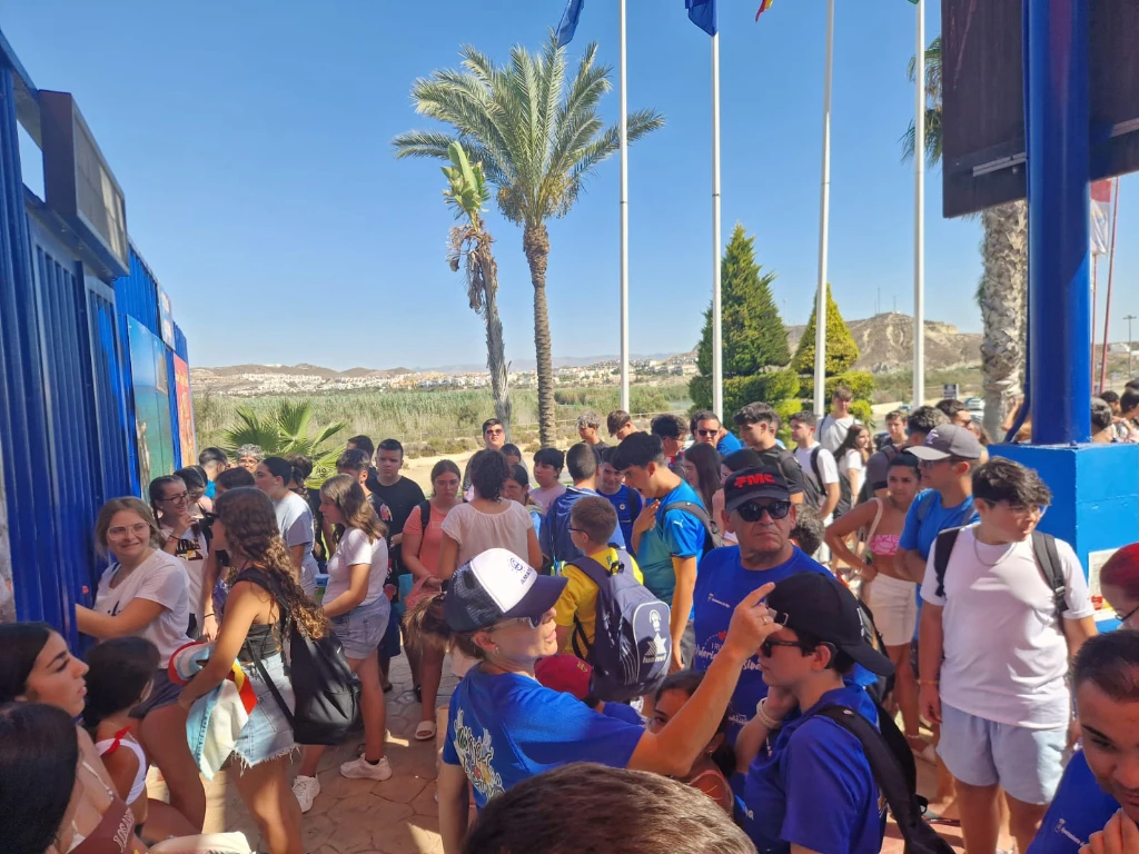 Más de un centenar de jóvenes nijareños disfrutan del parque acuático Aquavera