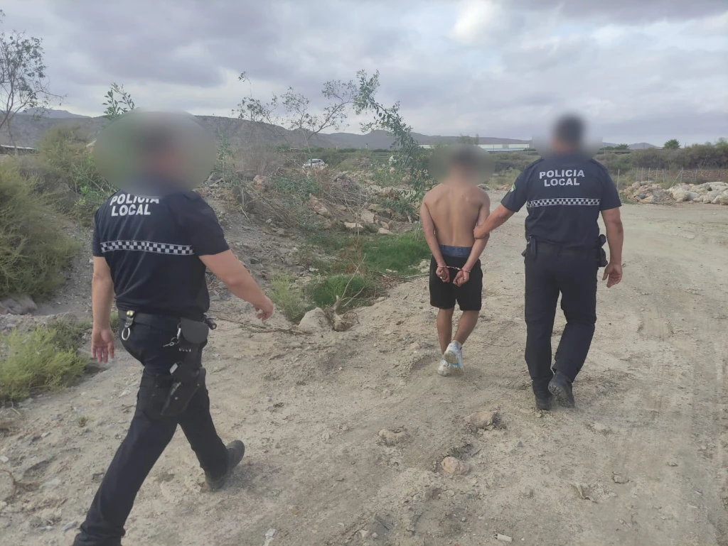 Robo frustrado y dos detenidos en Los Escullos gracias a la Policía Local de Níjar y a la Guardia Civil