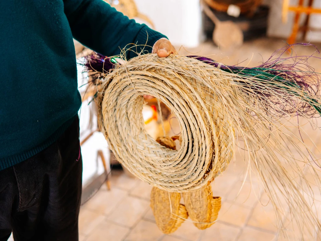 Artesanos de toda España se citan en Níjar para mostrar sus piezas y participar en ponencias, talleres y corros de esparteros