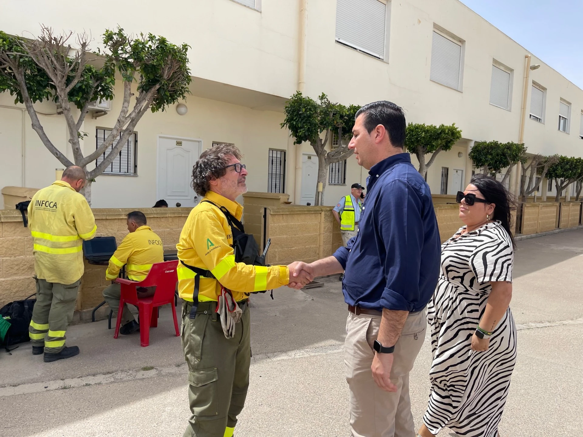 José Francisco Garrido visita el puesto de mando del Infoca para seguir la evolución de los incendios en Níjar