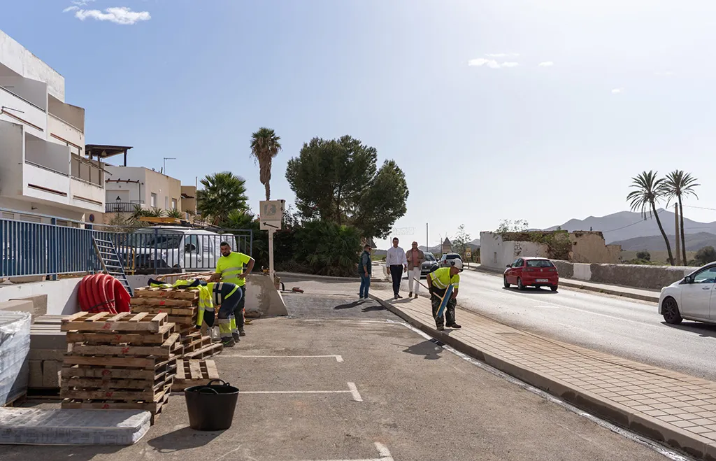 Obras para un nuevo acerado y alumbrado público en la travesía del Pozo de los Frailes