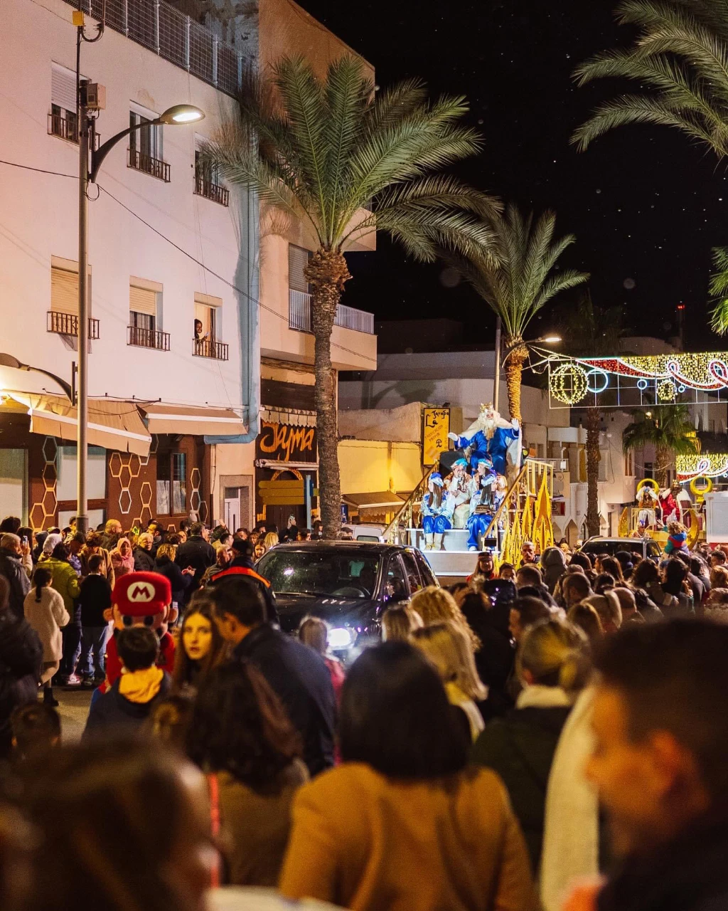 Los Reyes Magos repartirán en Níjar 1.500 kilos de caramelos