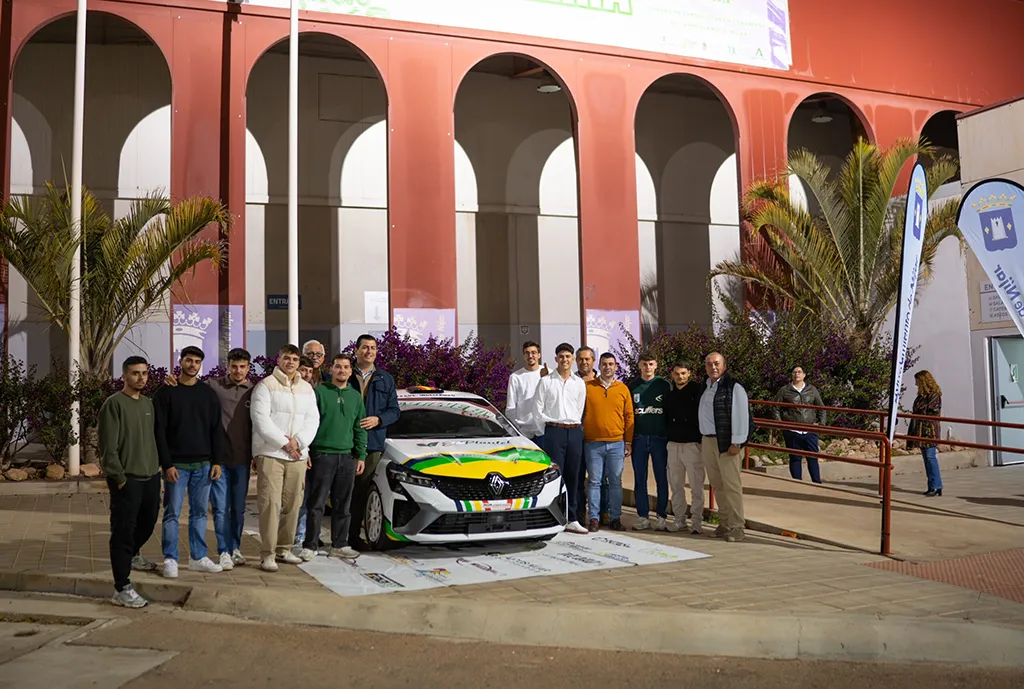 Níjar arropa a su joven campeón de rally Francisco Puertas