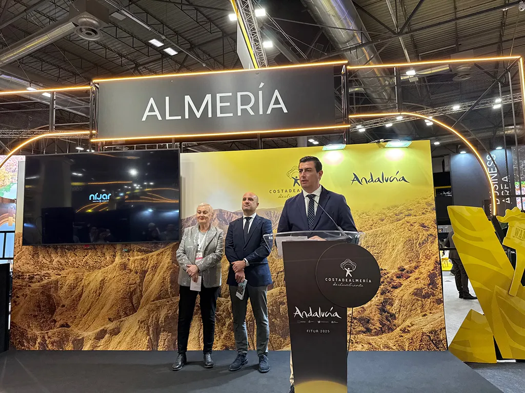 La guía turística definitiva de senderos y miradores en Níjar: abarca desde Huebro hasta el Parque Natural Cabo de Gata-Níjar